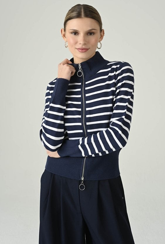 Sweter w paski z dodatkiem wiskozy