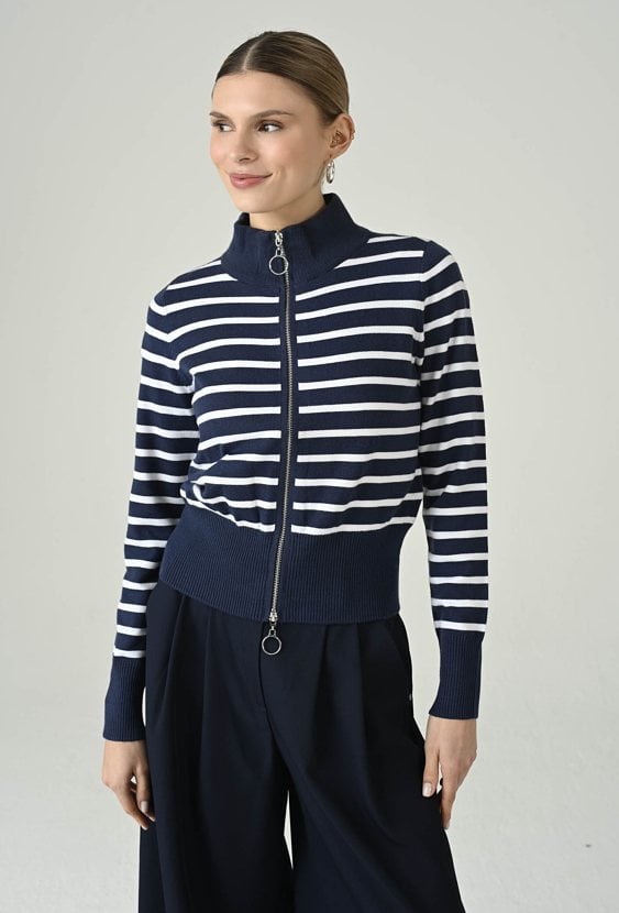 Sweter w paski z dodatkiem wiskozy