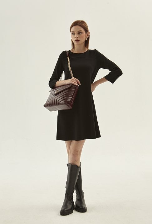 Klasyczna czarna sukienka