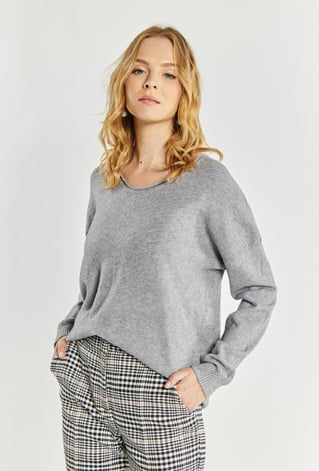 Sweter damski o luźnym fasonie