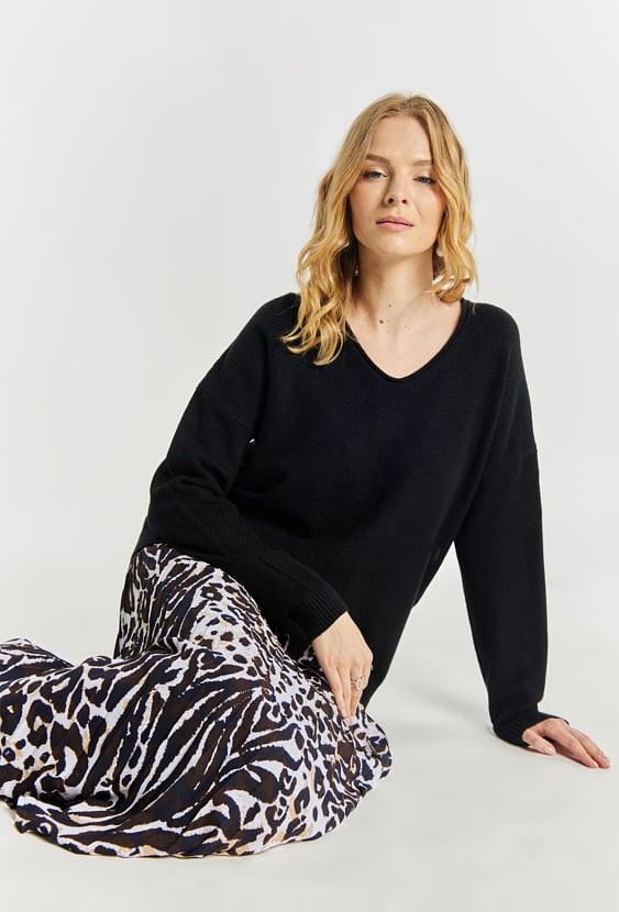 Sweter damski o luźnym fasonie