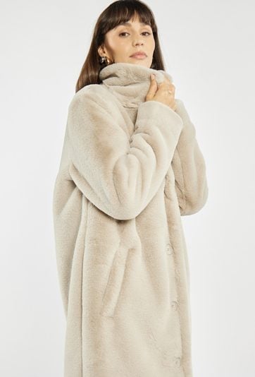 Klasyczny płaszcz damski