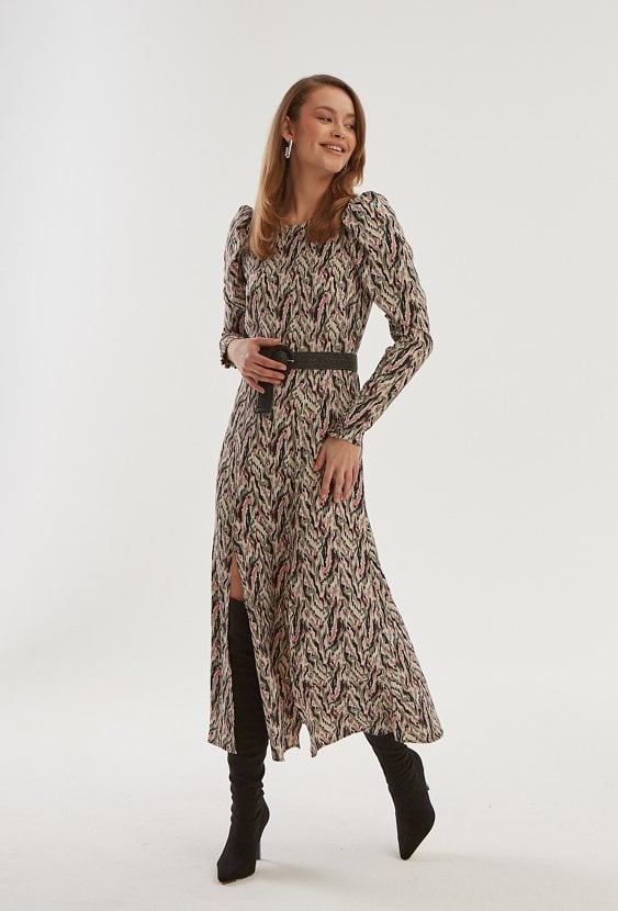 Długa sukienka w oryginalny wzór