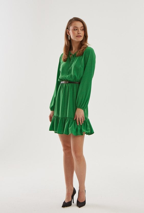 Zielona sukienka ze zwiewnej tkaniny