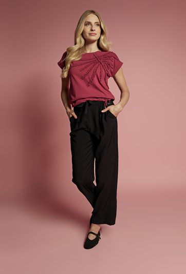 T-shirt z falbankami