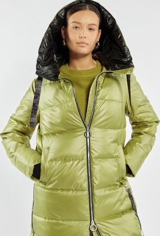 Długi, pikowany płaszcz