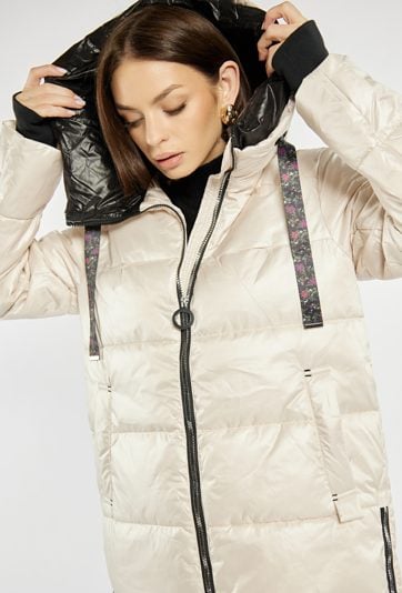 Długi, pikowany płaszcz