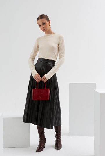 Czarna plisowana spódnica  z eko-skóry