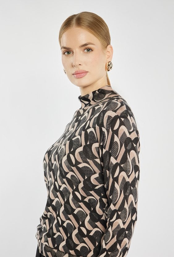 Sweter z geometrycznym wzorem