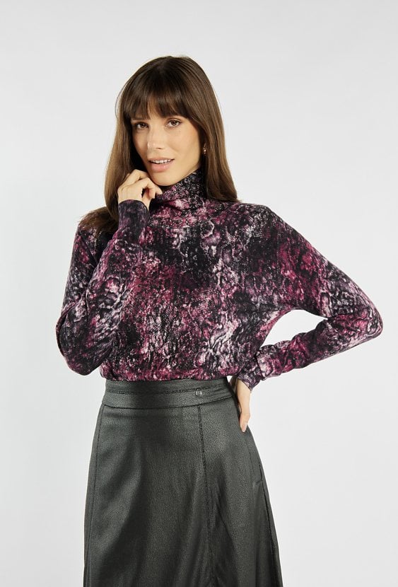 Sweter z geometrycznym wzorem