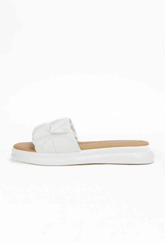 Klapki damskie w kolorze białym