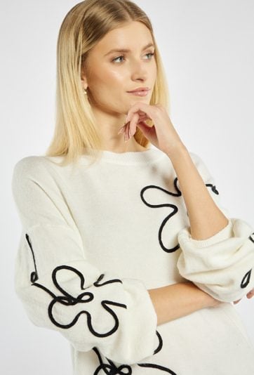 Sweter z motywem kwiatowym